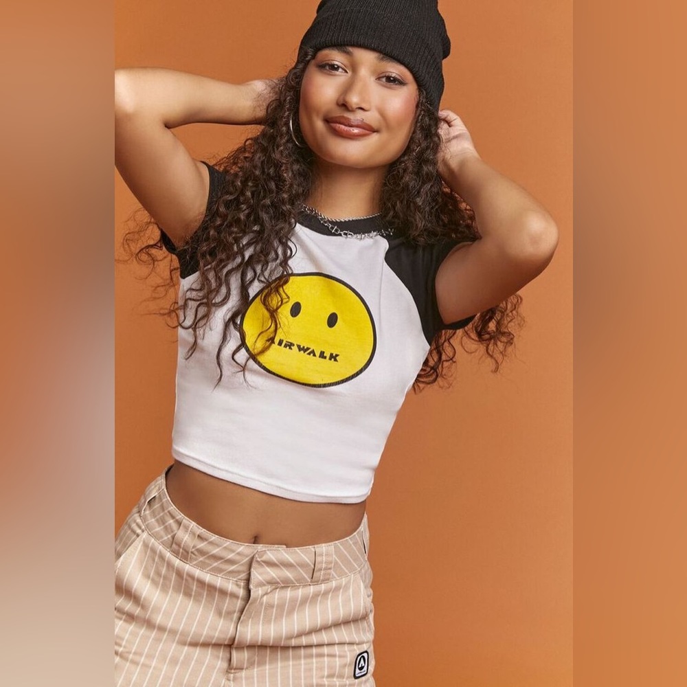 Airwalk Raglan Cropped Baseball tee emoji white black yellow Women’s y2k cute